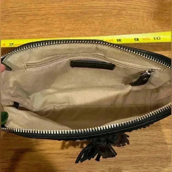 Cosmetic pouch - Limited Black and White Herringbone zippered pouch w/ tassels - Picture 4 of 6